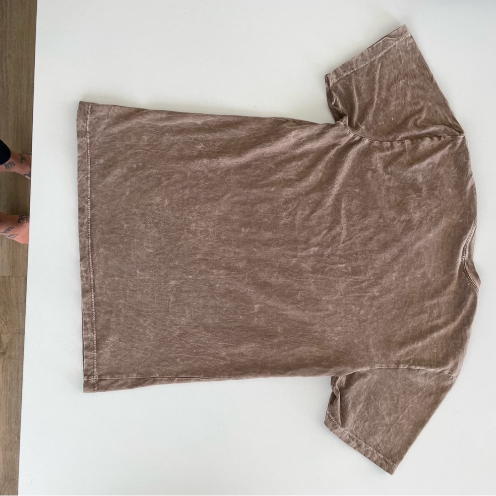 Lotus Fashion LA | Brown Graphic Tee with Butterfly Design | Size Small - Picture 7 of 8